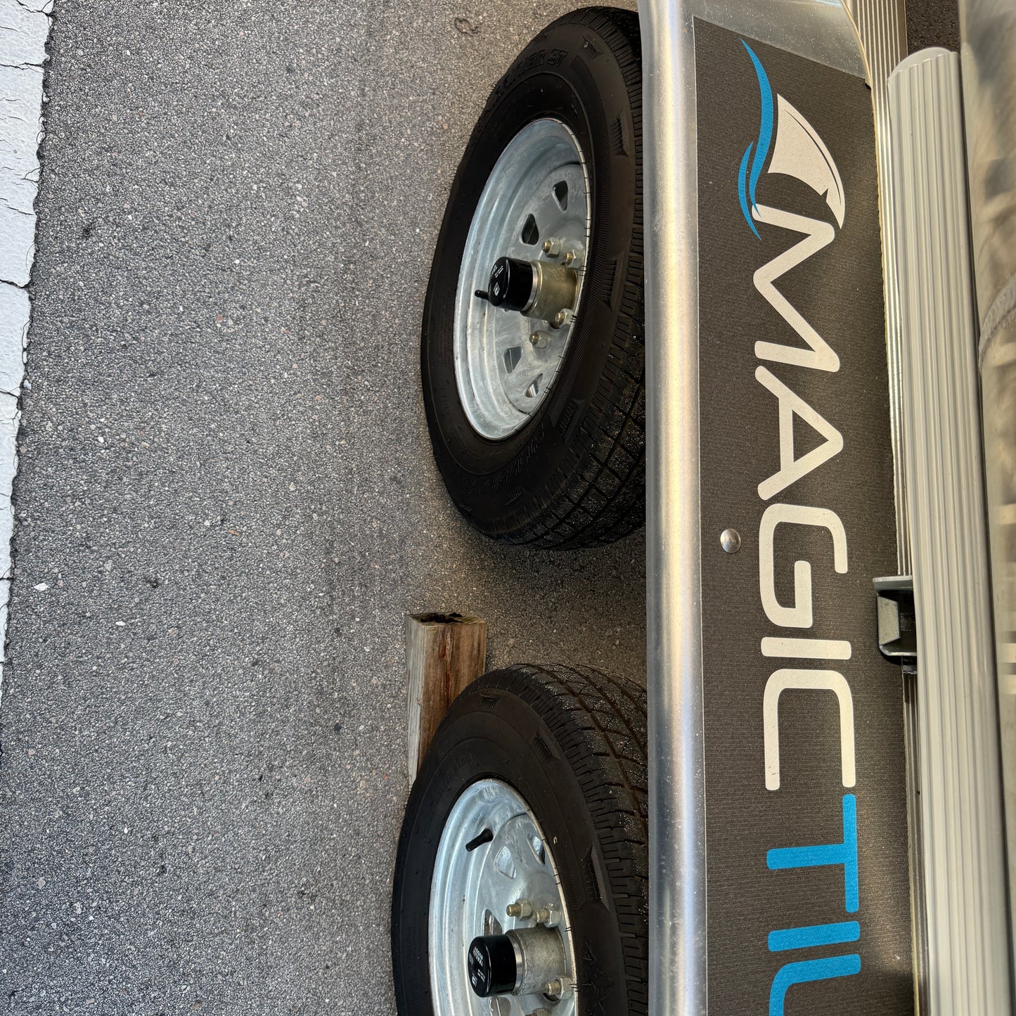 2025 Bentley FISH 200 CC