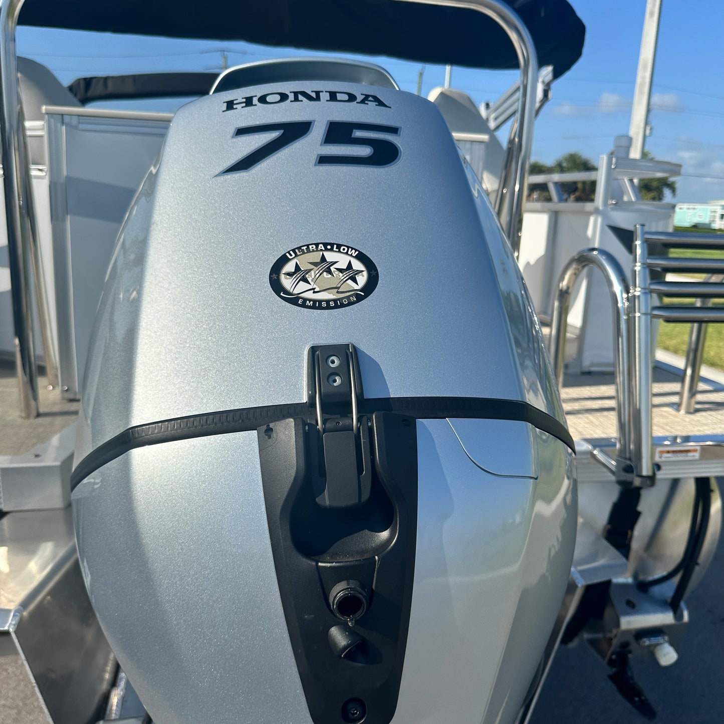 2024 Tahoe SPORT 85 CENTER CONSOLE FISH