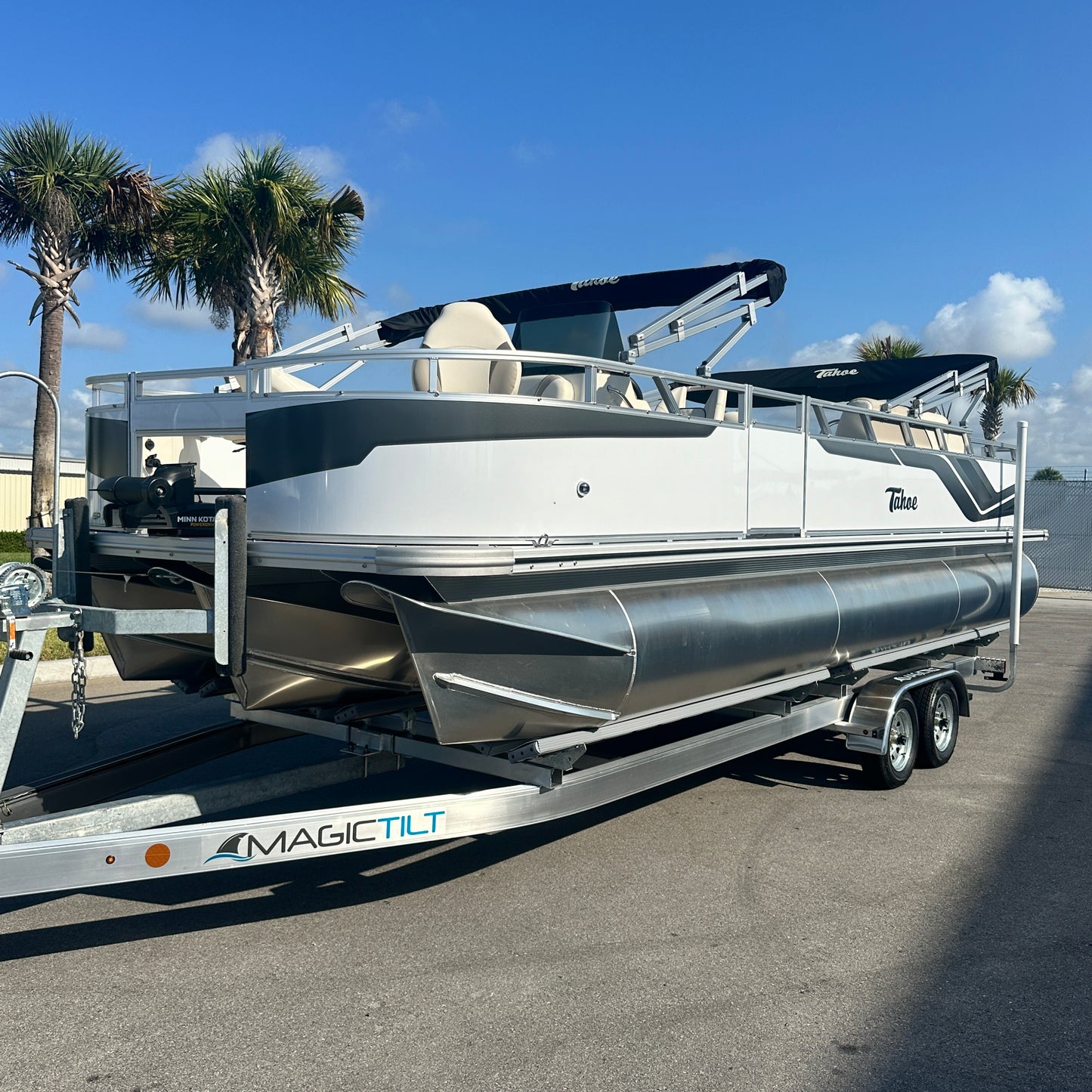 2024 Tahoe SPORT 85 CENTER CONSOLE FISH