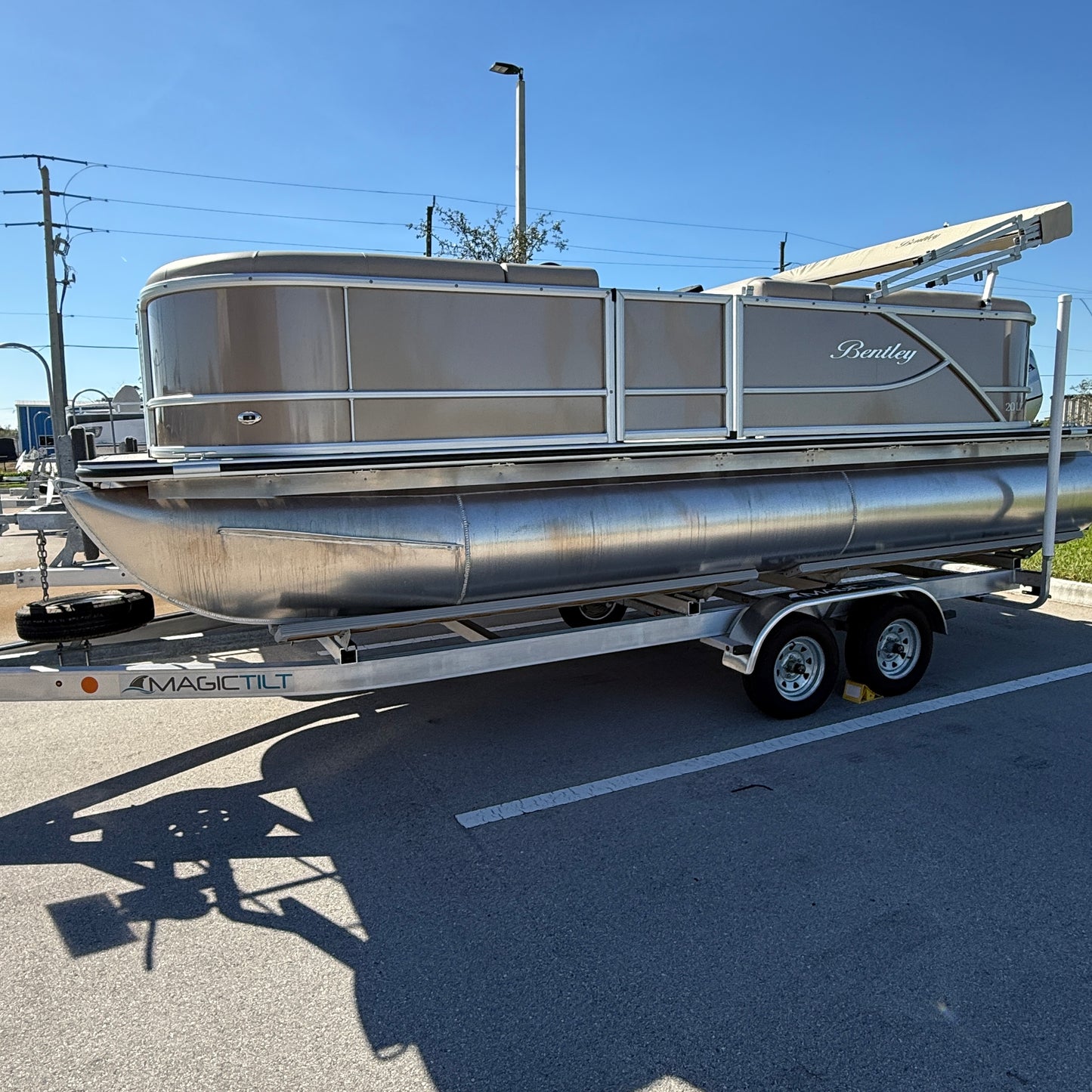 2025 Bentley LE200 CW