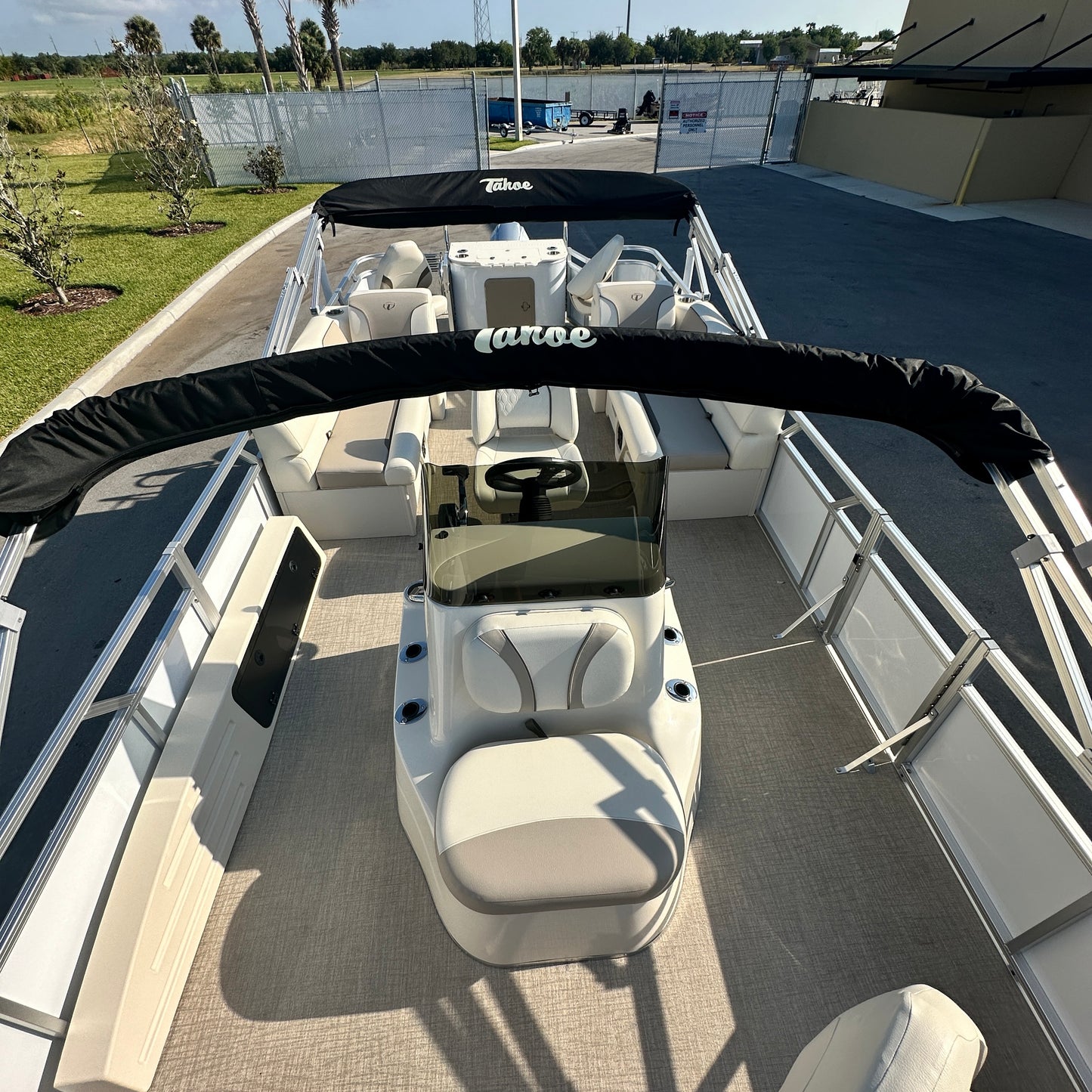 2024 Tahoe SPORT 85 CENTER CONSOLE FISH